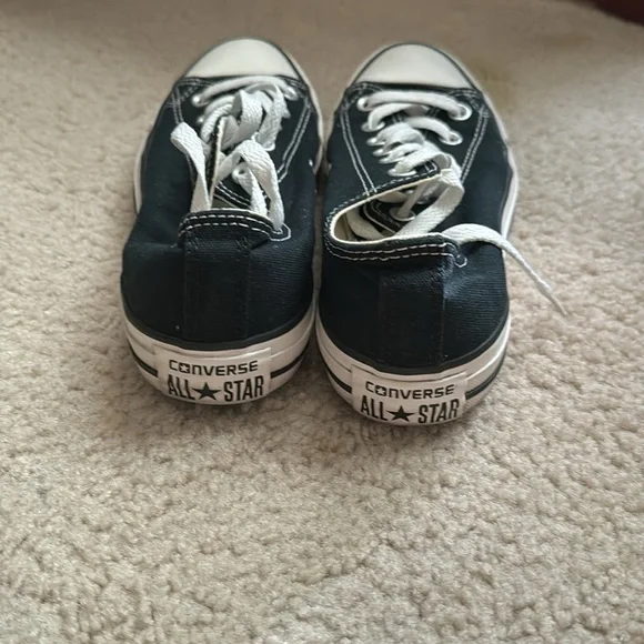 Size 7 women black converse in great condition only worn like couple times - Picture 5 of 6